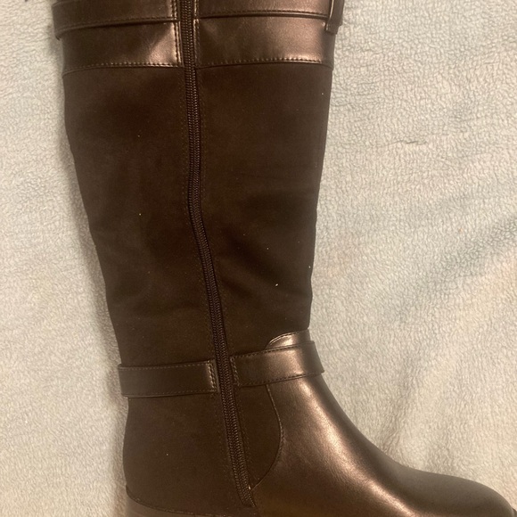 New with tags. Liz Claiborne boots. 7.5M. Black with gold accents. - Picture 4 of 11